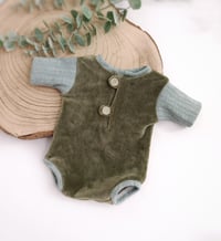 Image 2 of Newborn boys bodysuit Amir | green