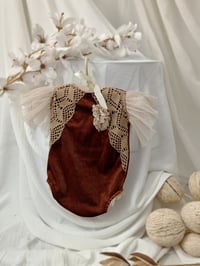 Image 2 of Photo prop | Newborn photo session bodysuit | Clementine | rusty brown