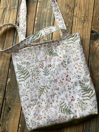 Image 4 of starry stag quilted bag
