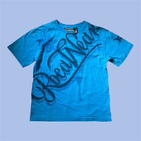 ROCAWEAR SPELLOUT TEE 