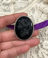 Image 3 of Superbe et grand camée en argent massif, verre noir, début 1900