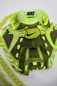 Image 2 of Vomero 5 In green 