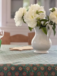 Image 3 of Nappe aux tons verts à motifs