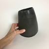 Vase noir satin ouvert