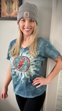 Image 3 of MEDIUM Ladies Bolt V-neck #2