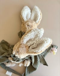 Image 3 of DOUDOU LAPIN ET SES OREILLE SHERPA 26 CM