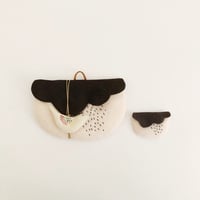 Image 1 of « Nuageux, parfois la pluie » cloud pouch 