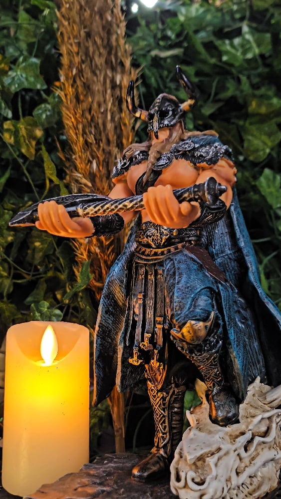 👑The Armored Kingdom Norse Valor Warrior W/ Dragon Skull Stand Holder