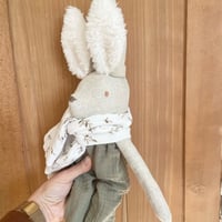 Image 2 of LAPIN 32 CM COLLECTION BRANCHE D’OLIVIER