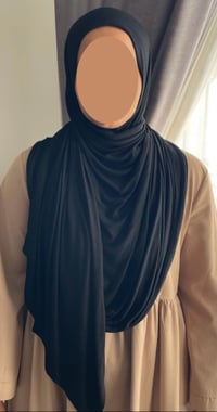 Image 3 of Tawadhu Instant jersey hijab - black 