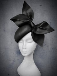 Image 2 of 'Mini Zelena Hugger' in Black