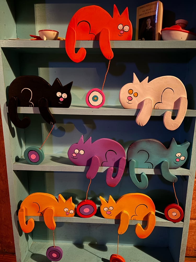 Image of Shelf Yo-Yo Cats