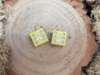 Image 5 of D6 Dice Pair Yellow and Silver Stars