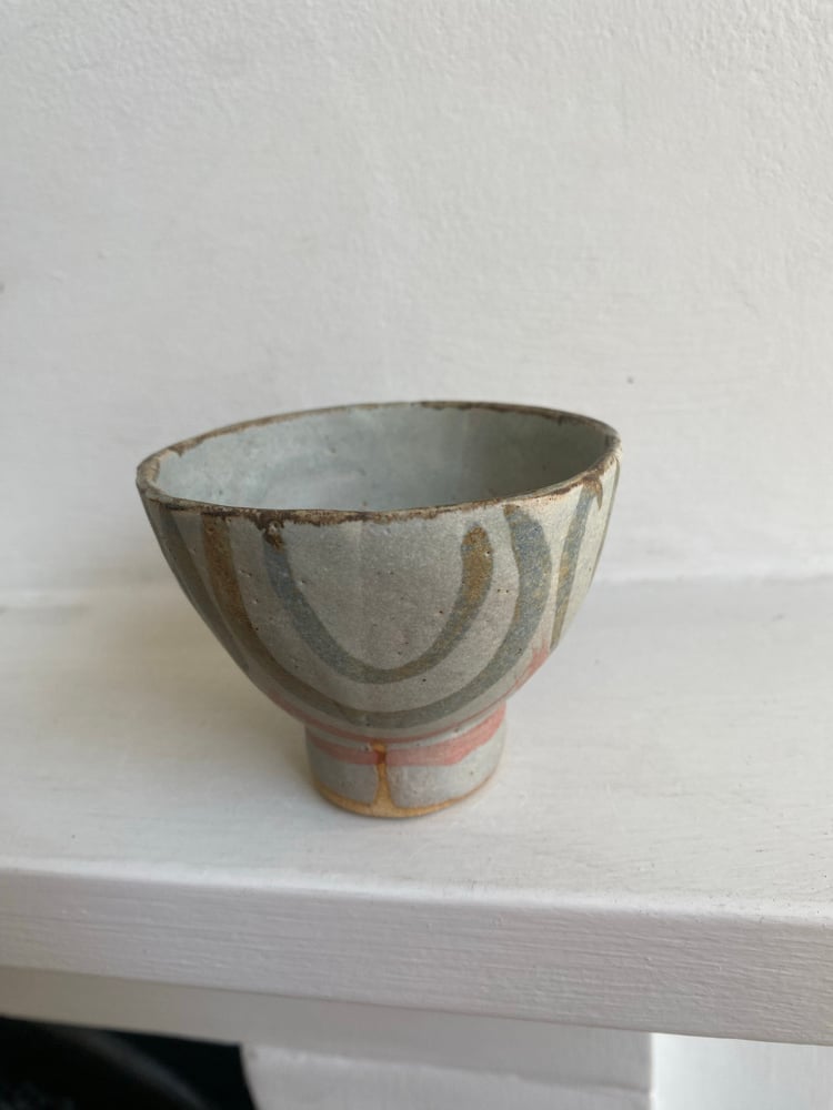 Deep footed bowl (soft black/red crest)
