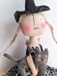 Image 2 of The witch with the red shoes