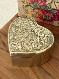Image 3 of Boîte cœur en laiton