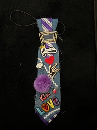 Pom Queen Tie