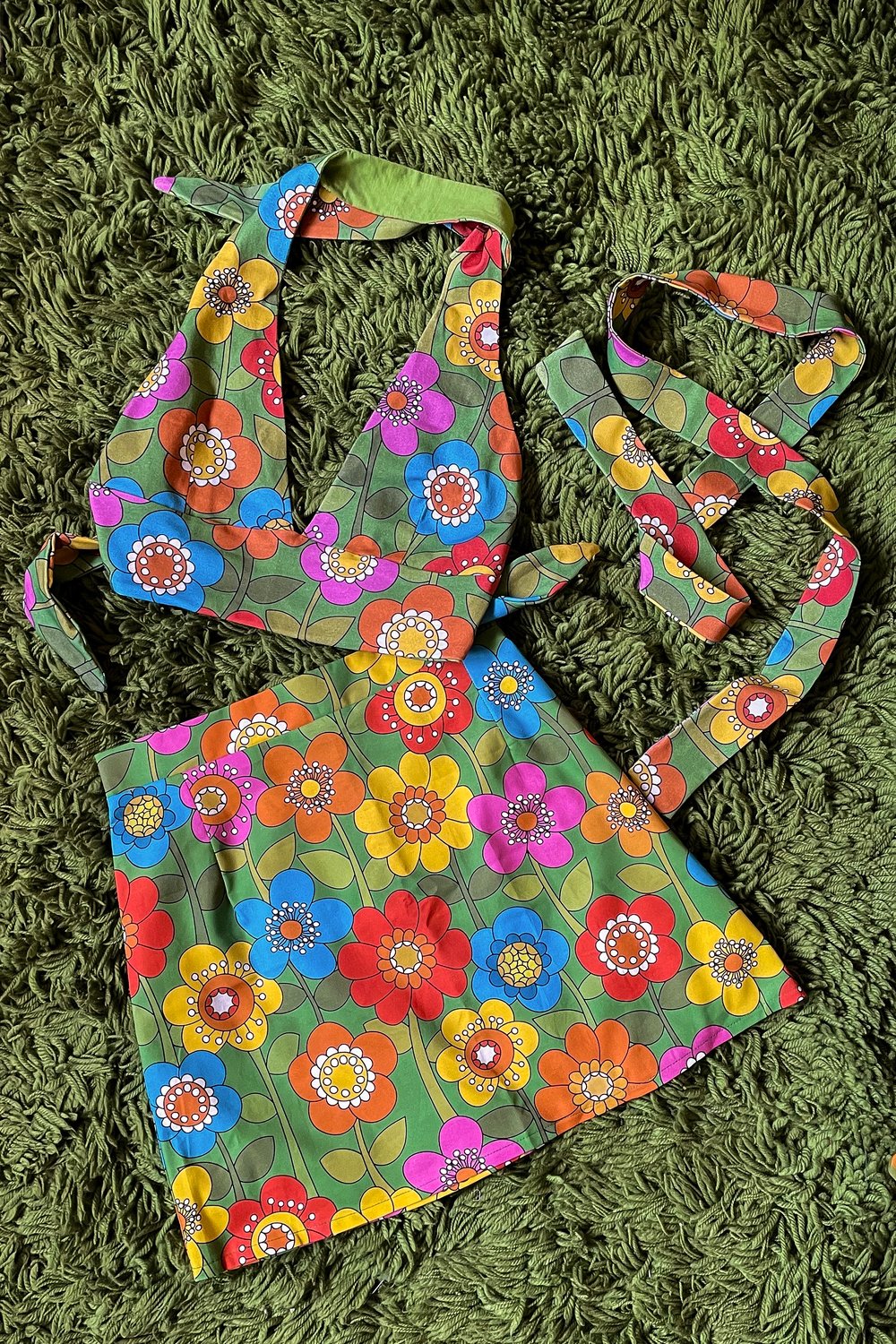 Heartbreaker Halter and mini SET with matching scarf  in Far out flowers