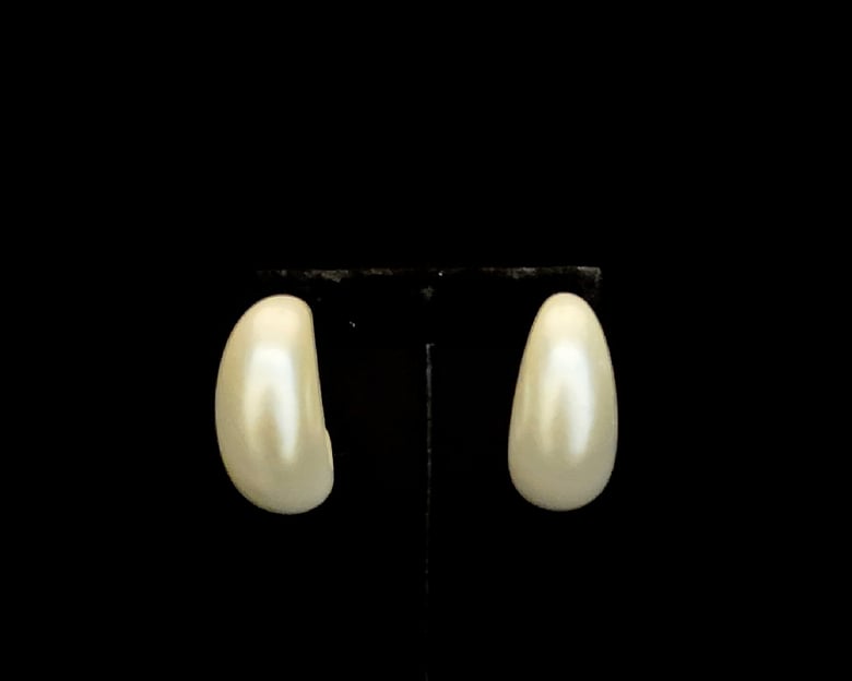 Image of White Pearlized Pierced Hoop Earrings 