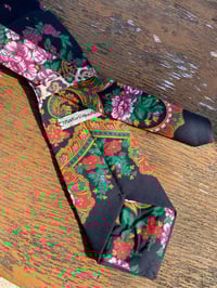 Image 7 of GRAVATA NEGRA. Feita a man. 