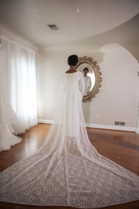 Image 6 of 1960s Dramatic Lace Cape