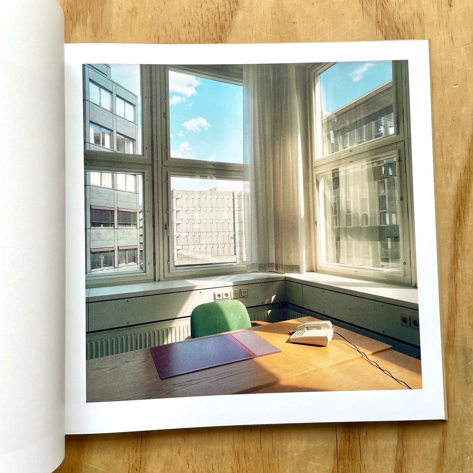 Lars Tunbjörk – Office / LA Office | Photobook Junkies