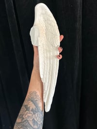 Image 5 of Magnifique aile d’ange en biscuit, objet ancien!