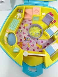 Image 10 of Ensemble bracelet et Polly Pocket boite crèche bleue