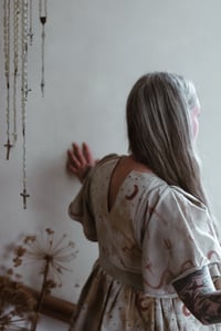 Image 4 of ‘Rose of The Desert’ Devotional Habit 2/4