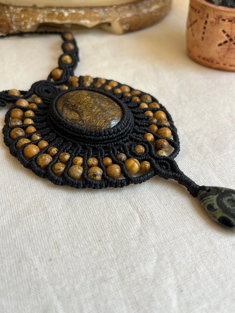 Image of Macrame necklace with bronzite and kambaba 