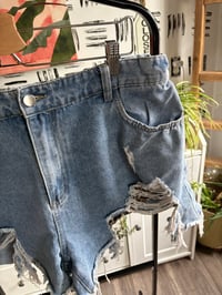 Image 2 of  SHEIN  curvy girl distressed, short