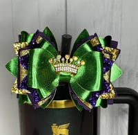 Image 1 of Mardi Gras Crown Tumbler Straw Bow – Green, Purple & Gold