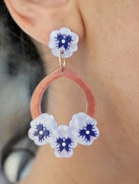 Image 1 of Boucles d'oreilles pensées 