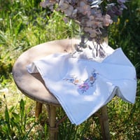 Image 2 of Petite nappe brodée