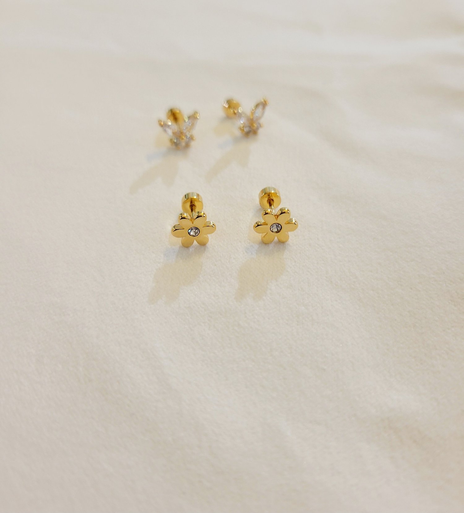 Image of Stud Earrings 