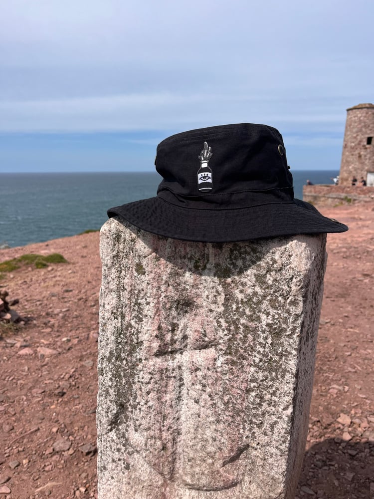 Chapeau Capsule 