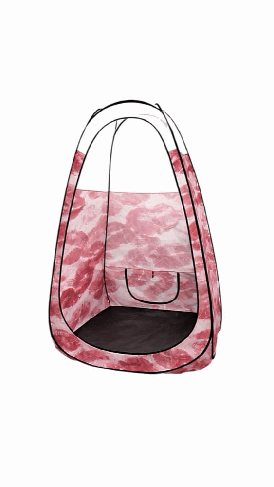 Image of KISS ME spray tan tent 
