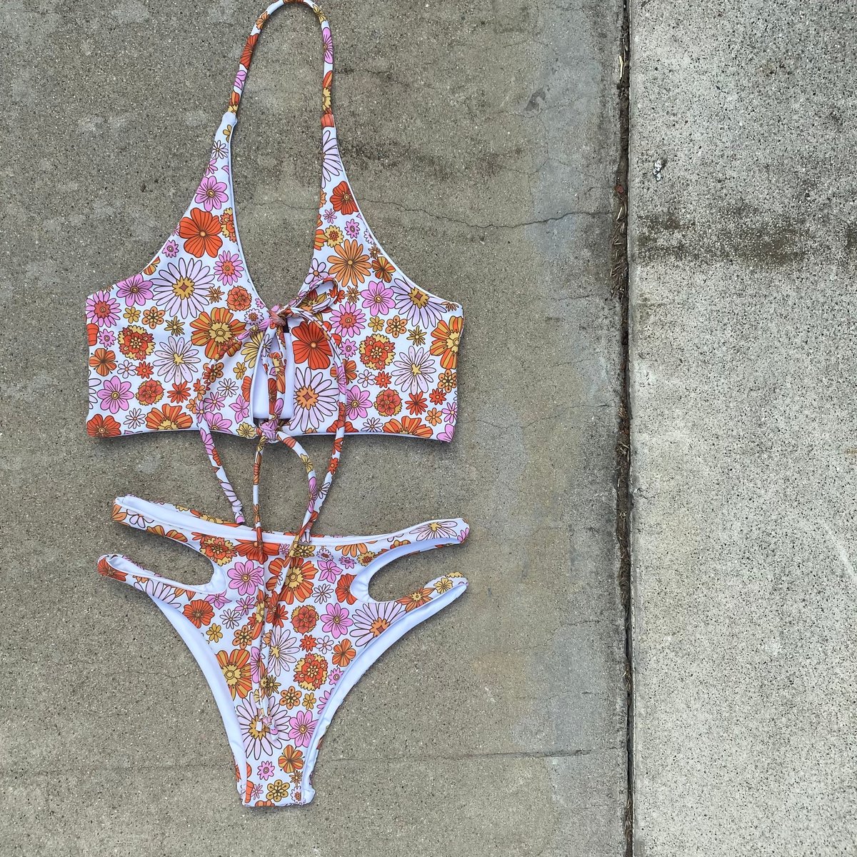 Image of DBL HALTER : RETRO ROW X WHITE 