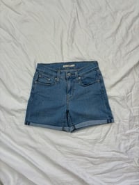 Image 2 of Stretchy Levis shorts // 34