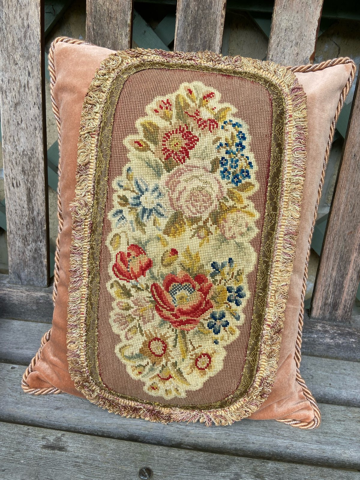 Heirloom Needlepoint Collection クッション Cushion , Antique Victorian Berlin work Needlepoint | Catherine Shinn