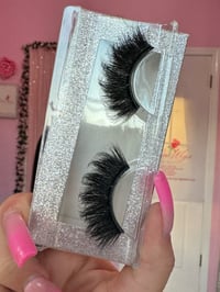 Image 3 of Double stacked lashes (Aaliyah)