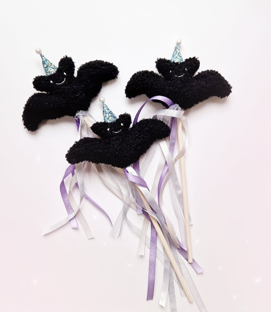 Image of TENNER TUESDAY Boucle Bat Party Hat Halloween Wand. 