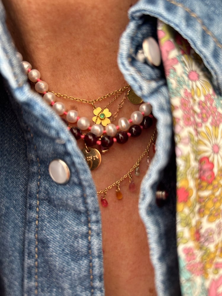 Image of Colliers en perles d’eau douce et en pierres naturelles dans leurs écrins en Liberty 