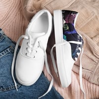 Women’s lace-up canvas shoes