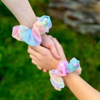 Image 1 of Scrunchie i tyll