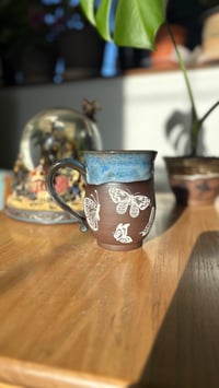 Image 3 of Butterfly mug 09