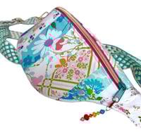 Image 2 of Vintage Linen Crossbody Fannypack 02