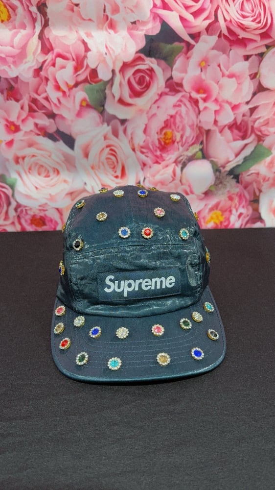 Image of 1 of 1 Unisex Supreme StrapBack stones hat 