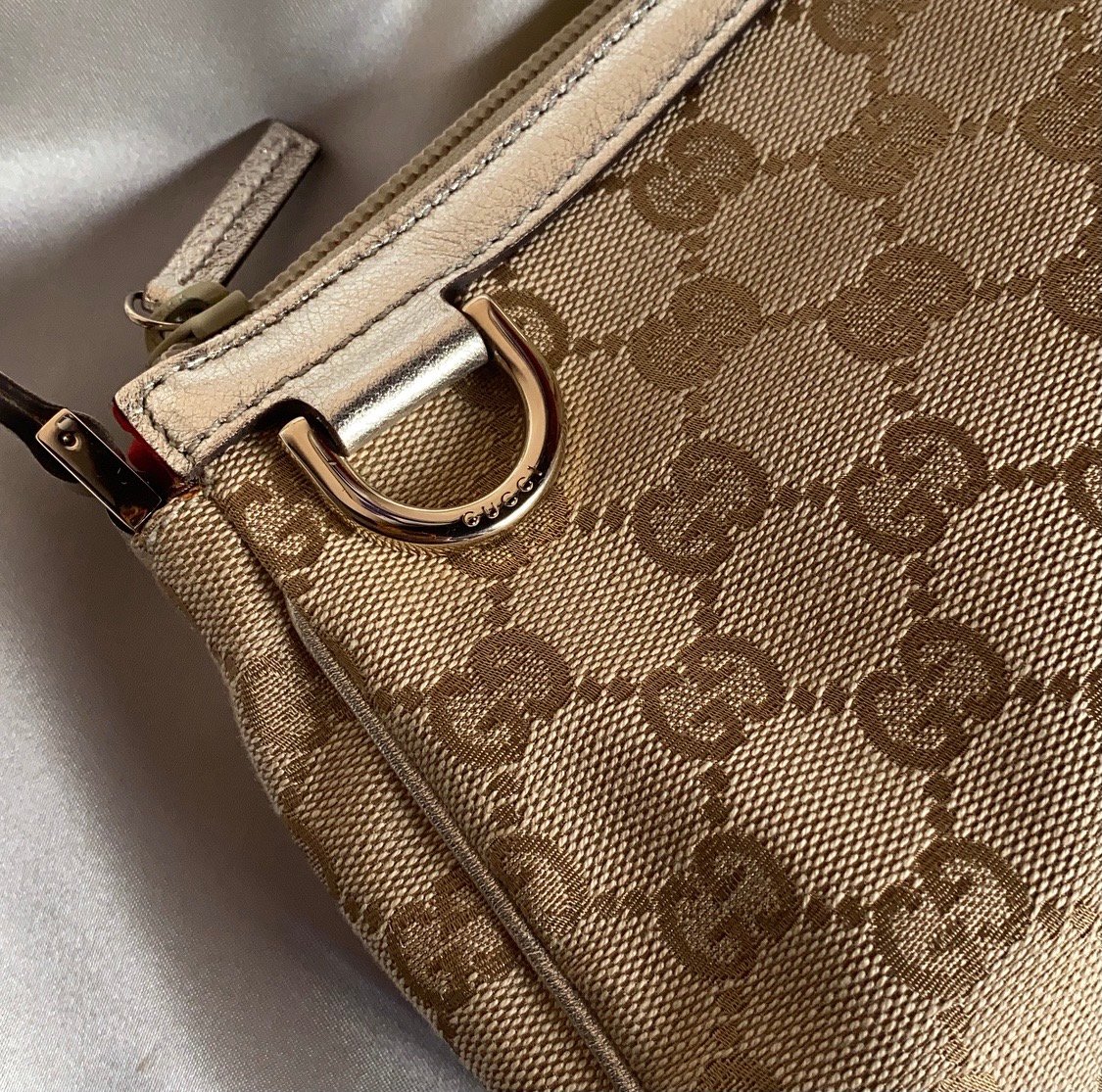 Gucci bag with gold metallic leather handle | Golden Archives