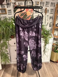 Genie yoga  bubble flower pants 